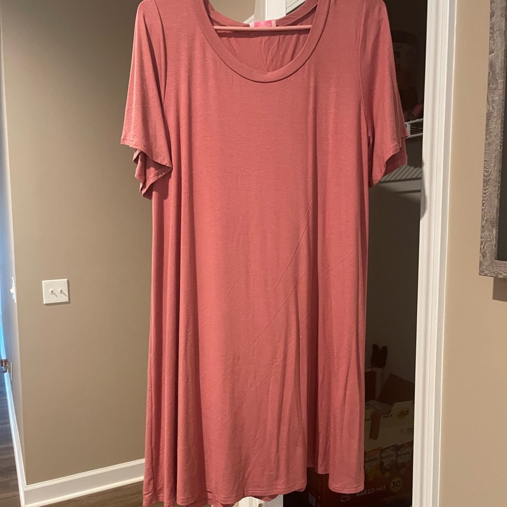 Pink Lily T shirt dress. Size Large never worn